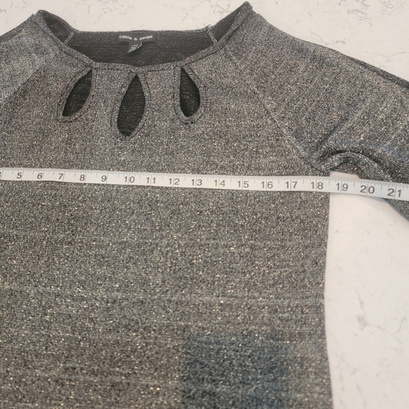 Cable & Gauge 3/4 sleeves cold shoulder metallic treads on black size Large - Picture 2 of 15